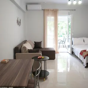 Mina's Spacious : June '23 Renovated Θεσσαλονίκη